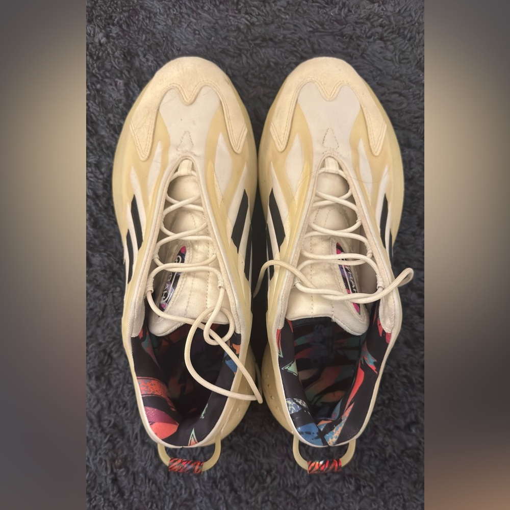 Adidas Ozelia sneaker men size 11